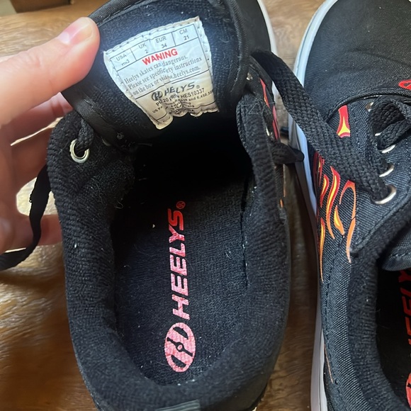 Heelys Pro 20 Skate Shoe - Black Flames Kids' size Youth 3 - Picture 10 of 14